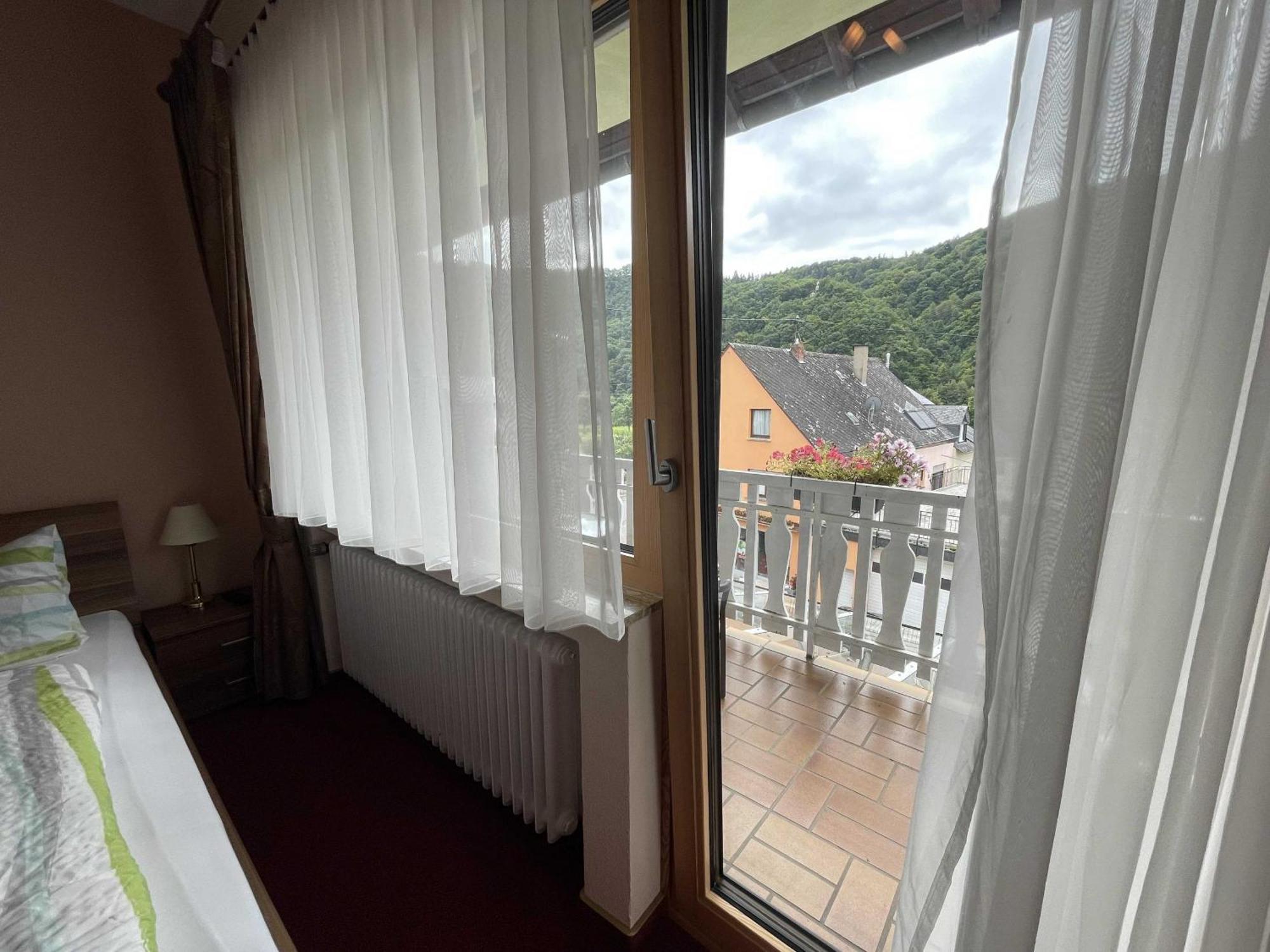 Hotel Zur Mosel Minheim Экстерьер фото